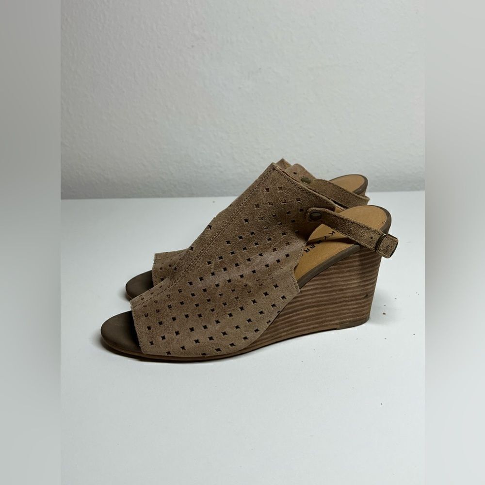 Lucky Brand Rigina Perforated Leather Peep Toe Wedge Sandals Shoe Womens Sz 8,5